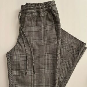 Banana Republic Women’s XS Pull On Black and Gray Plaid Ankle Pant